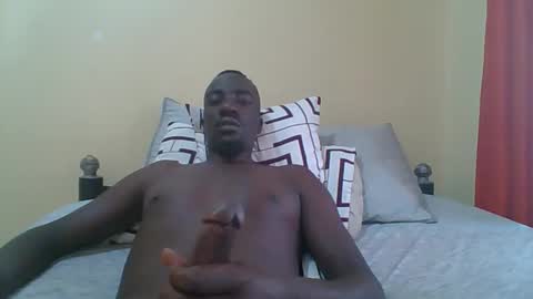 Snapshot of zlatann2012 chatting on 12-14-25, 01:05 Zlatann2012 online show from 12-14-25, 01:05