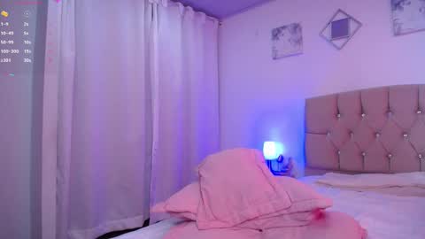 Snapshot of zoe_alanaa chatting on 12-14-24, 05:03 ZOEE online show from 12-14-24, 05:03