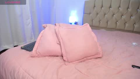 Snapshot of zoe_alanaa chatting on 01-21-25, 02:33 ZOEE online show from 01-21-25, 02:33