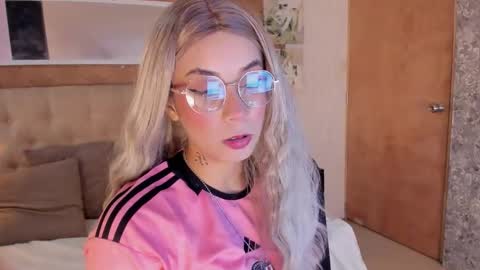 Snapshot of zoe_alanaa chatting on 09-23-25, 07:39 ZOEE online show from 09-23-25, 07:39