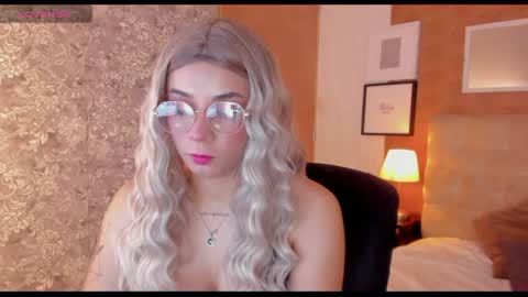 Snapshot of zoe_alanaa chatting on 10-13-25, 06:52 ZOEE online show from 10-13-25, 06:52