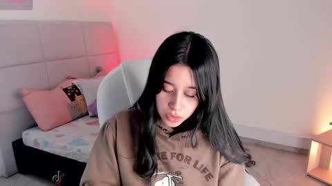 Zoe online show from 03-10-25, 09:18