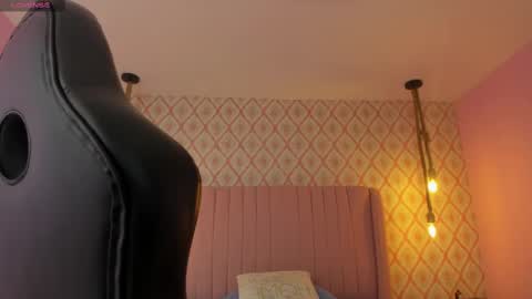 Snapshot of zoe_foster4 chatting on 10-23-25, 07:45 ZOE  online show from 10-23-25, 07:45