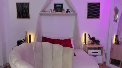 Zoe Gruber online show from 10-11-25, 09:13