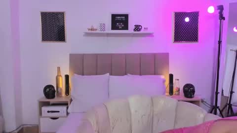 Zoe Gruber online show from 10-19-25, 09:15