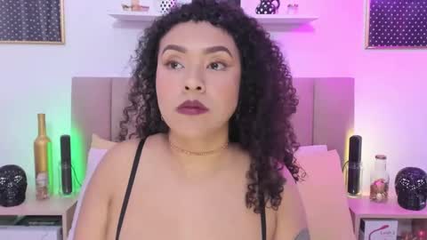 Zoe Gruber online show from 10-24-25, 06:59