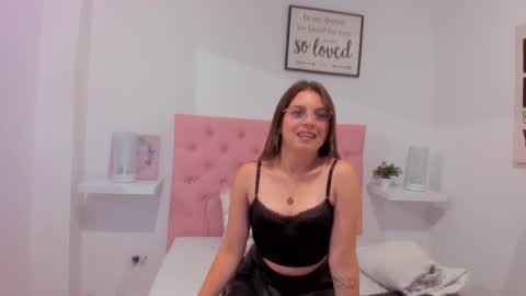 Snapshot of zoe_le chatting on 09-22-25, 11:45 Zoe online show from 09-22-25, 11:45