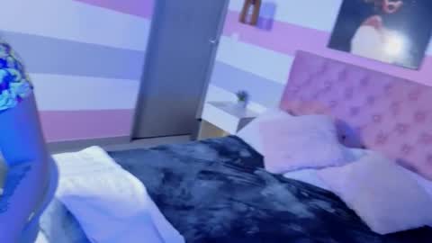 zoe_martin_ online show from 10-31-25, 04:02