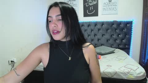 Snapshot of zoe_medina chatting on 01-03-25, 05:06   online show from 01-03-25, 05:06