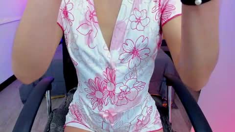 zoe_moreau online show from 04-07-26, 07:25