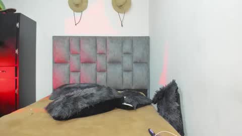 She Zoe He Painn online show from 09-17-25, 10:00