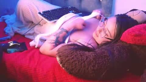 Snapshot of zoe_sexy69 chatting on 03-05-25, 06:33 ZOE online show from 03-05-25, 06:33