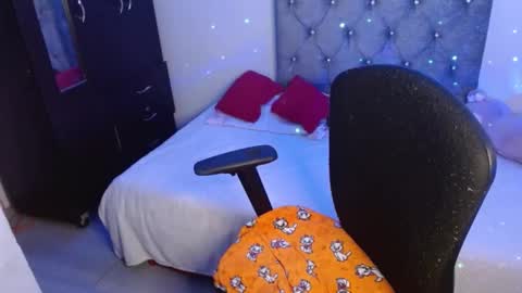 Snapshot of zoe_sexy69 chatting on 03-06-25, 11:53 ZOE online show from 03-06-25, 11:53