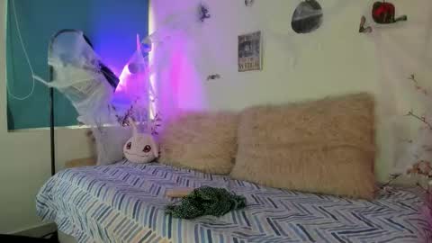 Zoe  online show from 10-14-25, 03:02