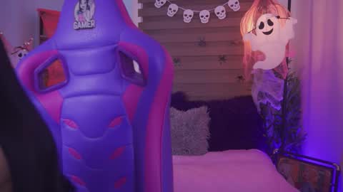 Zoe  online show from 10-23-25, 02:27