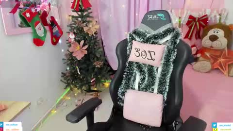 zoe_sullivan_ online show from 11-24-25, 09:31