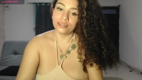 Snapshot of zoe_tai chatting on 05-08-26, 10:42 zoe tai online show from 05-08-26, 10:42