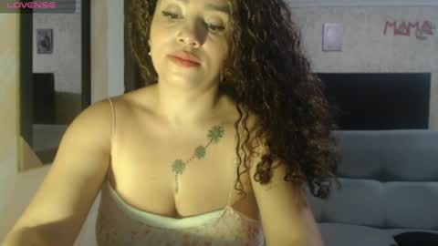 Snapshot of zoe_tai chatting on 05-31-26, 12:19 zoe tai online show from 05-31-26, 12:19