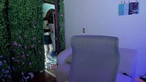 Zoe online show from 11-17-25, 02:17