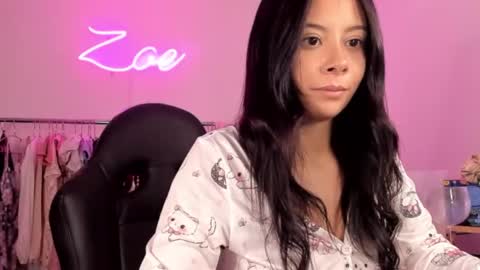 Snapshot of zoecams chatting on 03-11-25, 11:26 zoecams online show from 03-11-25, 11:26