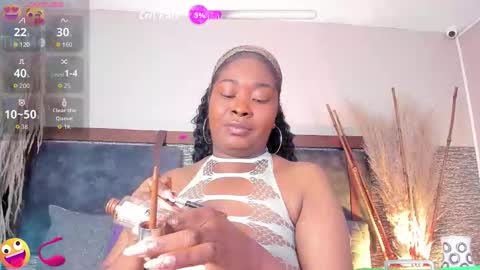 Snapshot of zoee_23 chatting on 10-21-25, 10:49 Zoe online show from 10-21-25, 10:49