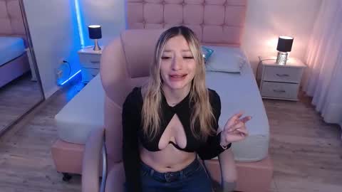 Snapshot of zoee_joness chatting on 11-25-25, 02:55 zoe online show from 11-25-25, 02:55