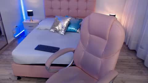 Snapshot of zoee_joness chatting on 11-27-25, 02:13 zoe online show from 11-27-25, 02:13