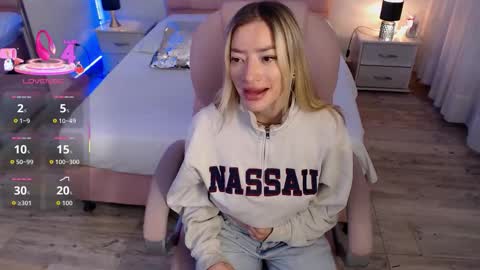 Snapshot of zoee_joness chatting on 12-03-25, 03:03 zoe online show from 12-03-25, 03:03