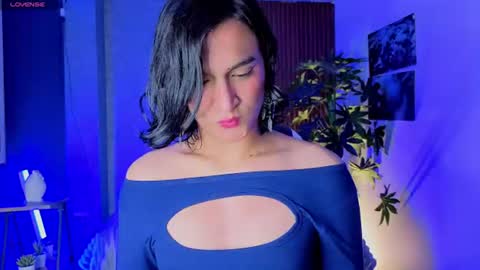 Snapshot of zoee_kiss_ chatting on 06-14-26, 05:53 ZOE online show from 06-14-26, 05:53