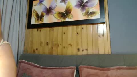 Snapshot of zoee_t chatting on 09-23-25, 11:30 Zoee online show from 09-23-25, 11:30