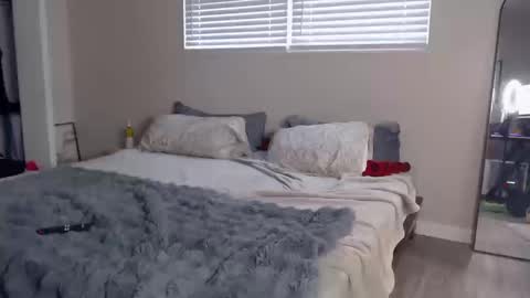 zoeemonroe online show from 10-11-25, 09:13