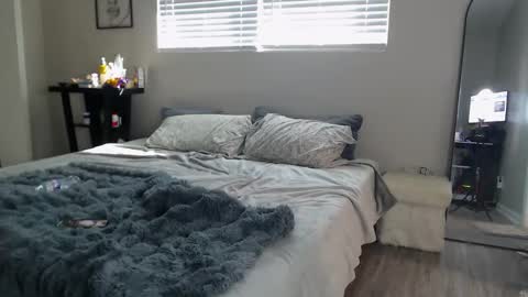 zoeemonroe online show from 10-19-25, 02:18