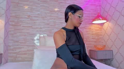 Snapshot of zoeesmitth chatting on 12-18-25, 11:49 ZoeeSmitth online show from 12-18-25, 11:49