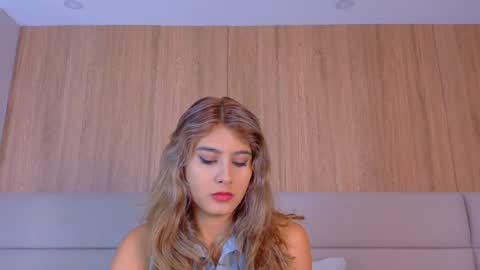Snapshot of zoehangel chatting on 05-19-26, 11:05 Zoe online show from 05-19-26, 11:05
