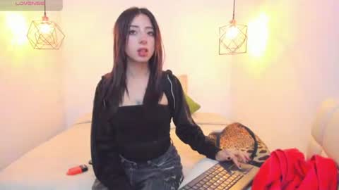 Snapshot of zoeharper1_ chatting on 07-28-26, 01:32 Zoe online show from 07-28-26, 01:32