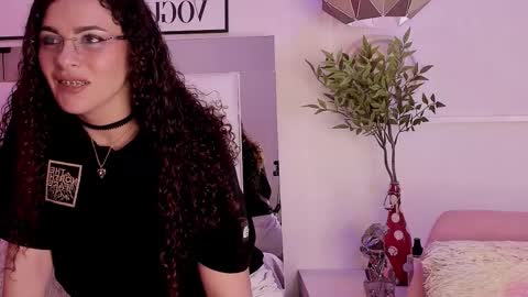 Zoe online show from 02-25-26, 03:49