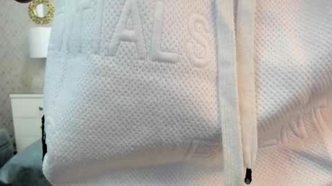 Zoe Krug online show from 09-30-25, 11:48