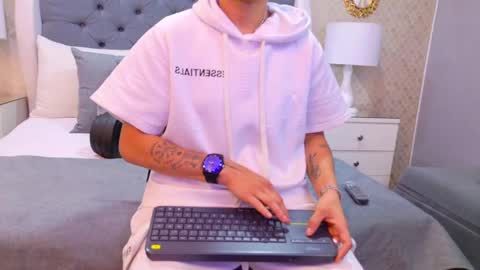 Zoe Krug online show from 10-06-25, 11:40