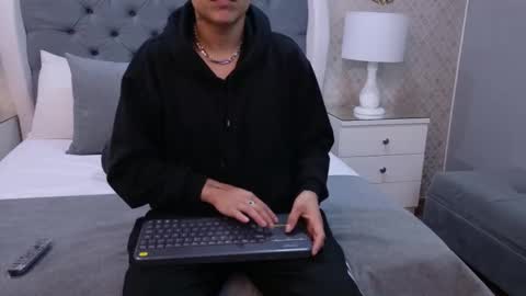 Zoe Krug online show from 10-20-25, 12:49