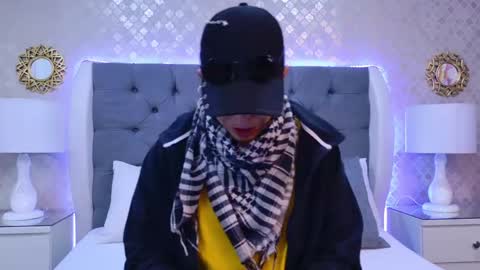 Zoe Krug online show from 11-15-25, 12:02