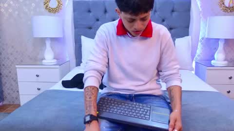 Zoe Krug online show from 11-29-25, 11:35