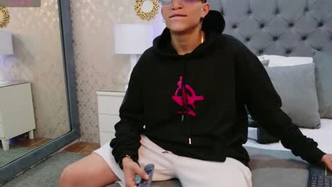 Zoe Krug online show from 01-07-26, 07:05