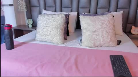 Zoe Krug online show from 04-25-26, 12:30