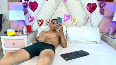 Snapshot of zoelucas chatting on 09-16-25, 07:15 zoelucas online show from 09-16-25, 07:15