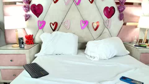 Snapshot of zoelucas chatting on 09-24-25, 07:17 zoelucas online show from 09-24-25, 07:17