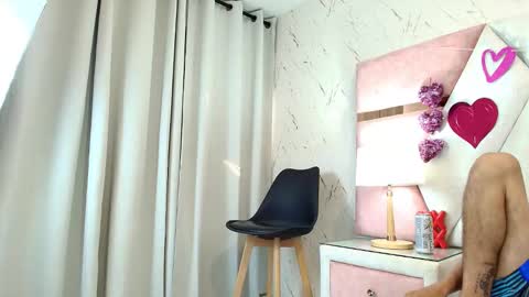 Snapshot of zoelucas chatting on 09-29-25, 07:19 zoelucas online show from 09-29-25, 07:19