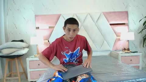 Snapshot of zoelucas chatting on 10-13-25, 07:03 zoelucas online show from 10-13-25, 07:03