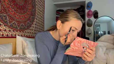 Snapshot of zoepleasing chatting on 10-14-25, 01:28 zoepleasing online show from 10-14-25, 01:28