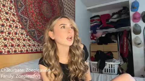 Snapshot of zoepleasing chatting on 10-17-25, 01:09 zoepleasing online show from 10-17-25, 01:09