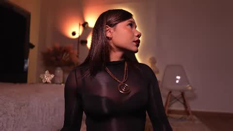 zoevidal_ online show from 06-17-26, 12:07